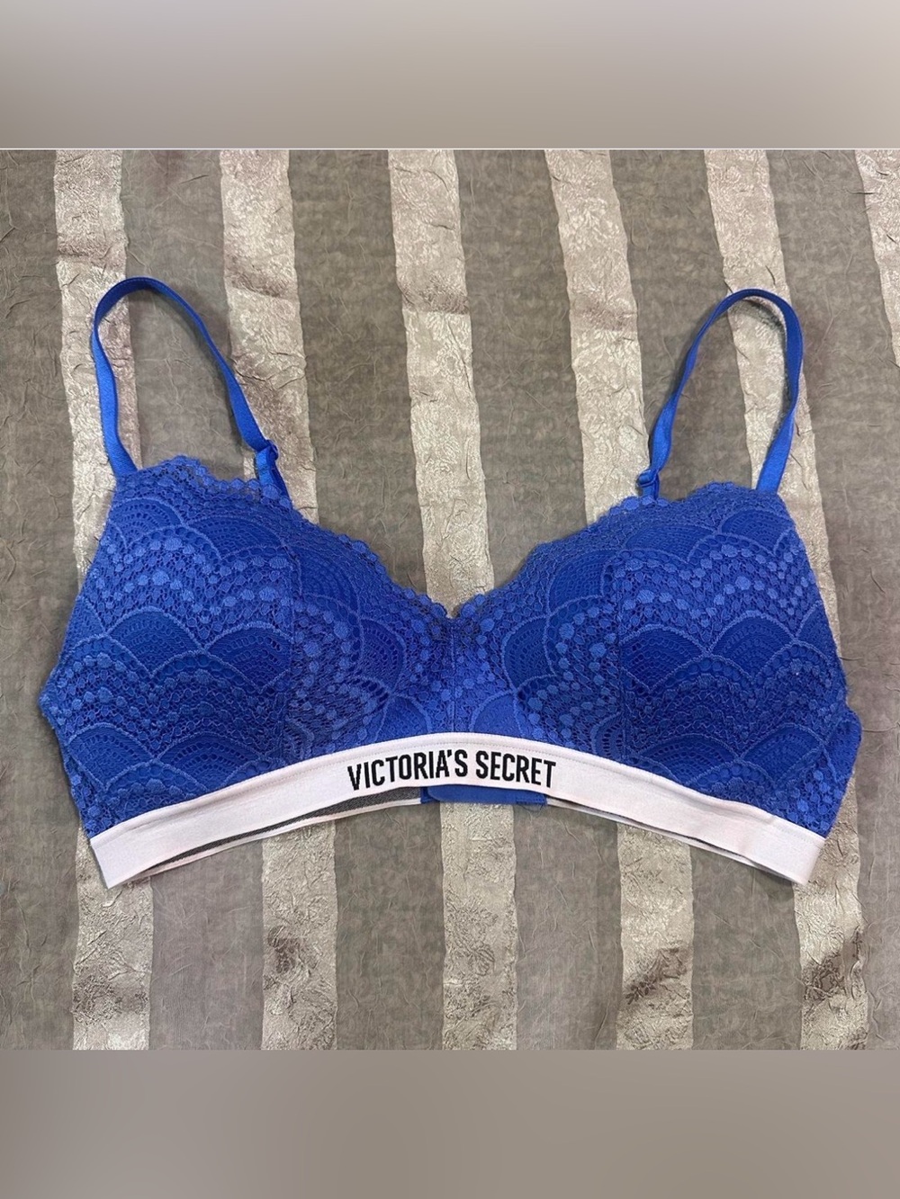 Victoria's Secret Royal Blue Lace Bralette No Underwire 36B